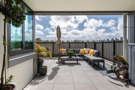 Photo of property in 205/8 Waikumete Road, Glen Eden, Auckland, 0602