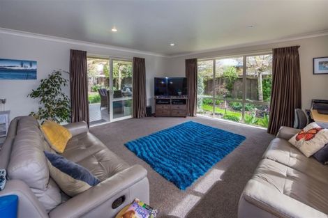 Photo of property in 2 Hawkins Place, Rangiora, 7400