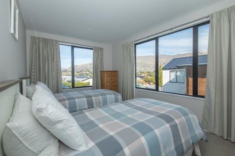 Photo of property in 9 Kamahi Street, Wanaka, 9305