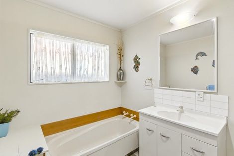 Photo of property in 27 Villa Grove, Paraparaumu, 5032