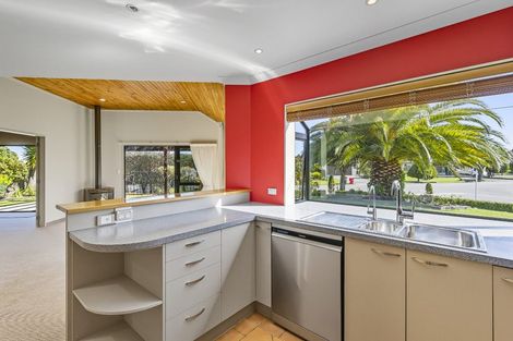 Photo of property in 2 Quadrant Heights, Paraparaumu, 5032