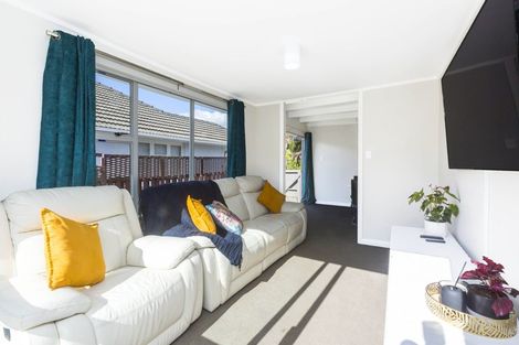 Photo of property in 2 Oxford Crescent, Ebdentown, Upper Hutt, 5018