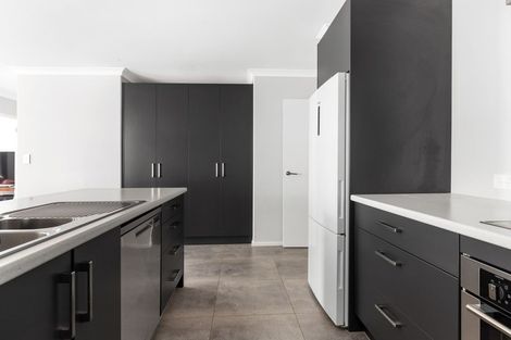 Photo of property in 17 Lakeside Terrace, Omokoroa, 3114