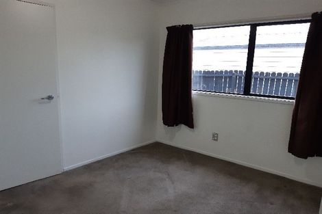 Photo of property in 2/7 Barbados Drive, Unsworth Heights, Auckland, 0632