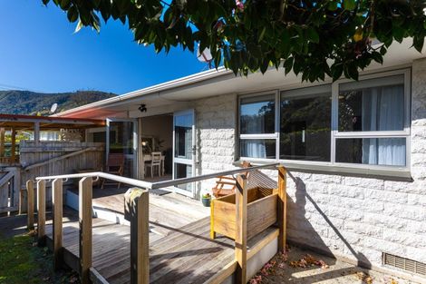 Photo of property in 30 Buller Street, Picton, 7220