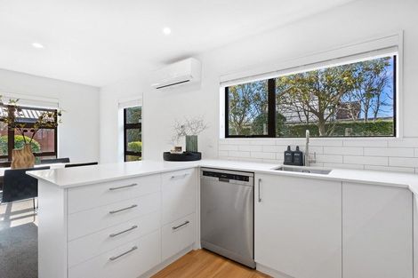 Photo of property in 2/64 Searells Road, Strowan, Christchurch, 8052