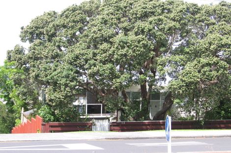 Photo of property in 3/1a Castor Bay Road, Castor Bay, Auckland, 0620