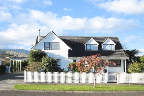 Photo of property in 14 Renata Road, Otaki, 5512
