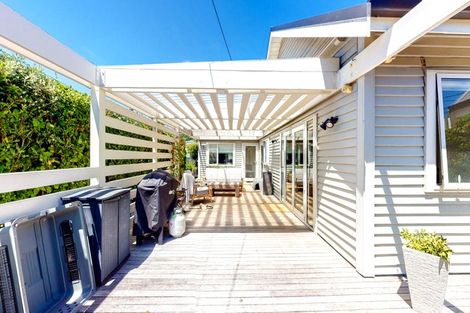 Photo of property in 143 Derwent Street, Island Bay, Wellington, 6023