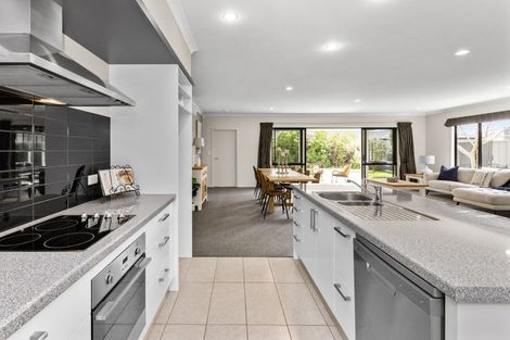 Photo of property in 19 Haast Place, Poraiti, Napier, 4112