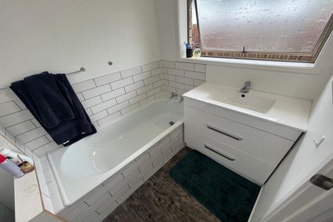 Photo of property in 2/56 Te Atatu Road, Te Atatu South, Auckland, 0610