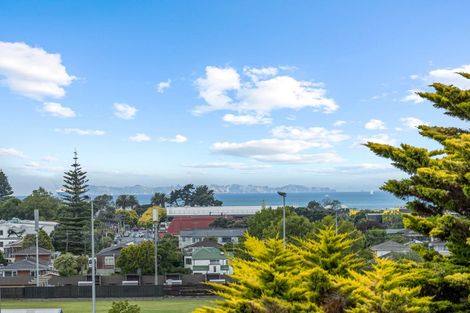 Photo of property in 166 Stapleford Crescent, Browns Bay, Auckland, 0630