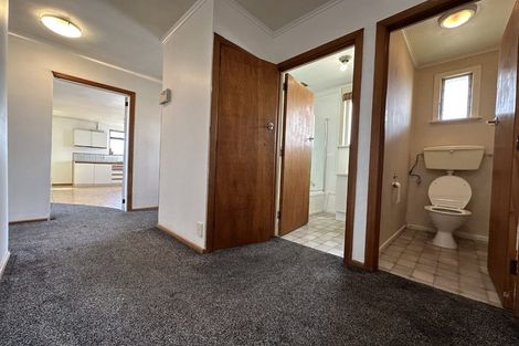 Photo of property in 5 Sherwood Avenue, Te Atatu South, Auckland, 0610