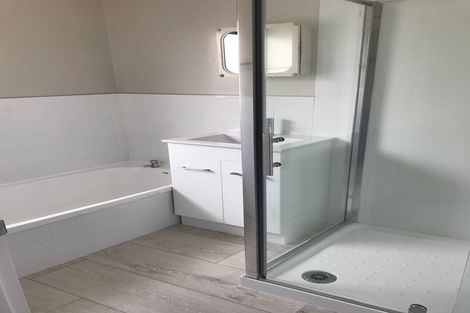 Photo of property in 111 Sykes Road, Weymouth, Auckland, 2103