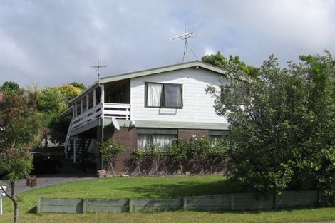 Photo of property in 31 Marina View Drive, West Harbour, Auckland, 0618