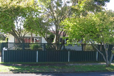 Photo of property in 52 Edgewater Drive, Pakuranga, Auckland, 2010