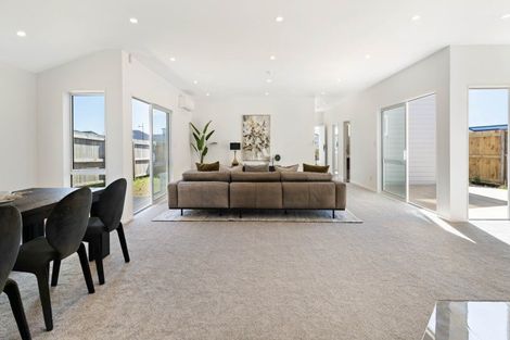 Photo of property in 17 Uatoto Road, Clarks Beach, 2122