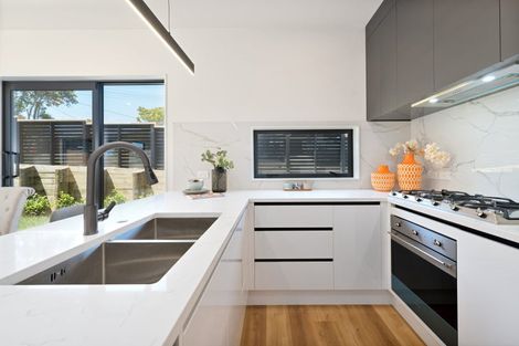 Photo of property in 21a Barron Drive, Green Bay, Auckland, 0604