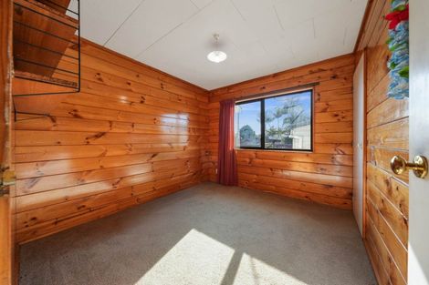 Photo of property in 13a Ward Crescent, Te Atatu Peninsula, Auckland, 0610