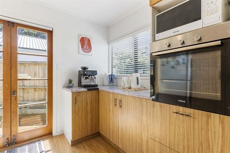 Photo of property in 20a Atlantis Place, Totara Vale, Auckland, 0629