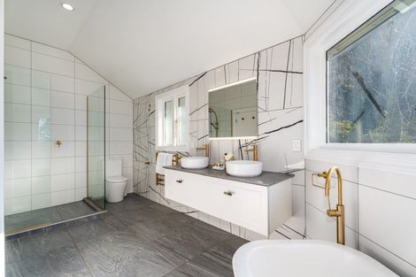 Photo of property in 50 Garden Road, Northland, Wellington, 6012