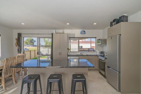 Photo of property in 1 Rena Place, Whitianga, 3510