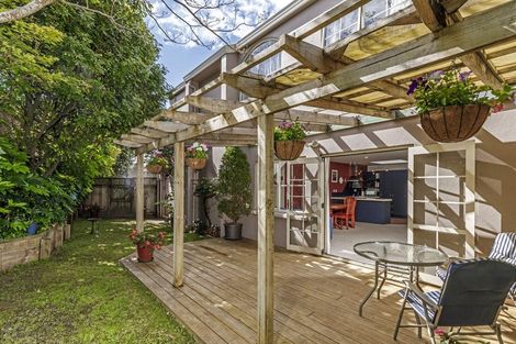 Photo of property in 3/24 Wernham Place, Northcote, Auckland, 0626