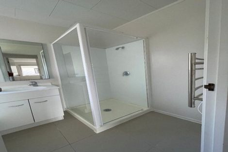 Photo of property in 2/1 Landsdale Place, Massey, Auckland, 0614