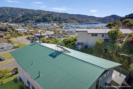Photo of property in 10 Seaview Crescent, Picton, 7220