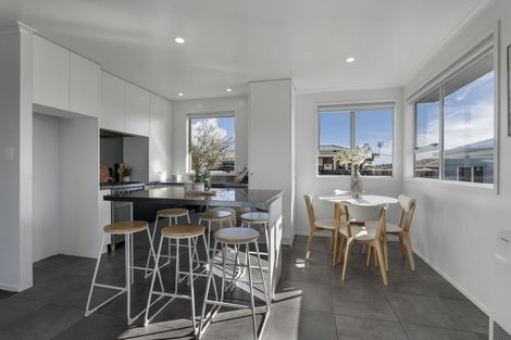 Photo of property in 7c Fairview Place, Westown, New Plymouth, 4310