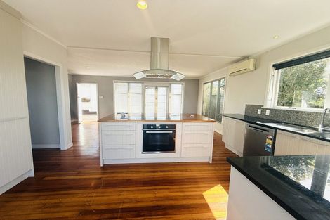 Photo of property in 90 Arran Road, Browns Bay, Auckland, 0630