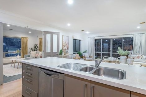 Photo of property in 5 Tongariro Drive, Aotea, Porirua, 5024