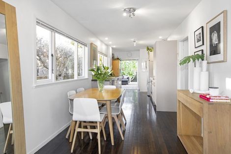 Photo of property in 264 Point Chevalier Road, Point Chevalier, Auckland, 1022