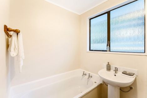 Photo of property in 14b Crystal Grove, Birchville, Upper Hutt, 5018