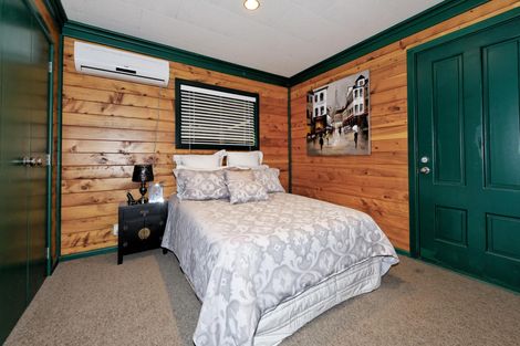 Photo of property in 40 Wood Bay Road, Titirangi, Auckland, 0604