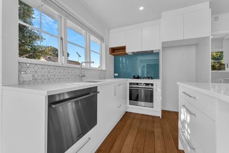Photo of property in 210 Pilkington Road, Point England, Auckland, 1072