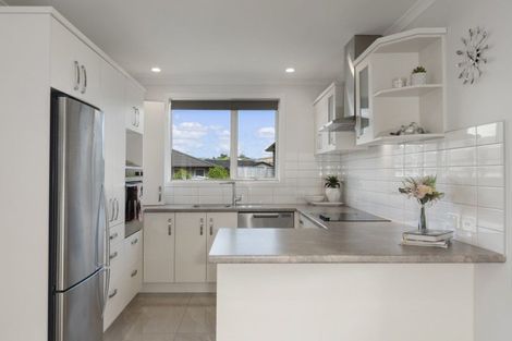 Photo of property in Waterview Estate, 82/4 Greystone Place, Omokoroa, 3114