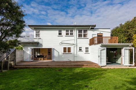 Photo of property in 7 Park Avenue, Tawa, Wellington, 5028