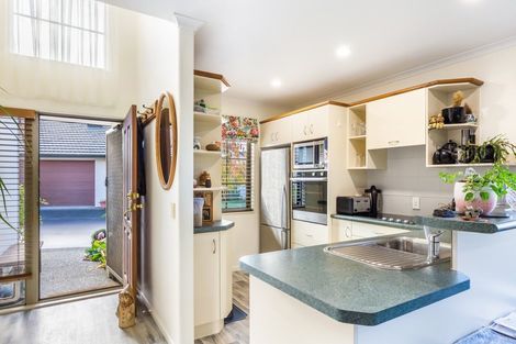 Photo of property in 33 Lakeridge Close, Rangatira Park, Taupo, 3330