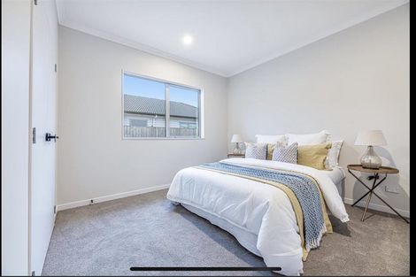 Photo of property in 15 Walter Ruddock Avenue, Kumeu, 0810