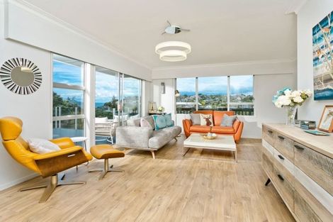 Photo of property in 2/33 Hyde Road, Rothesay Bay, Auckland, 0630