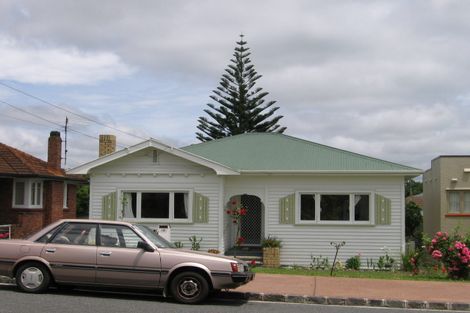 Photo of property in 16 Pasadena Avenue, Point Chevalier, Auckland, 1022