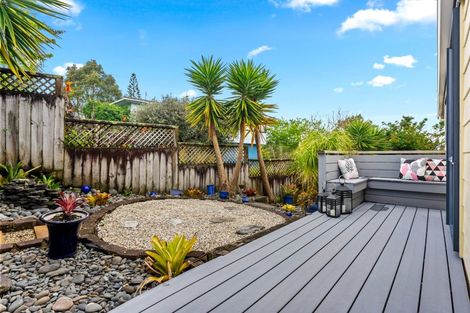 Photo of property in 2/301 Sunset Road, Sunnynook, Auckland, 0632