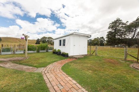 Photo of property in 881 Cowper Road, Dannevirke, 4976