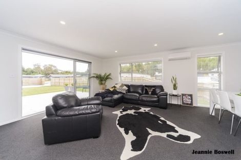Photo of property in 14 Freedom Drive, Kelvin Grove, Palmerston North, 4414