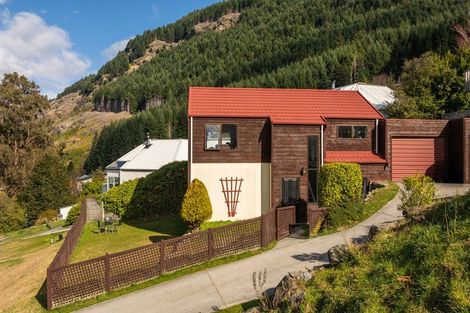 Photo of property in 5 Arawata Terrace, Fernhill, Queenstown, 9300