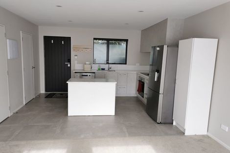 Photo of property in 4/30 West Coast Road, Glen Eden, Auckland, 0602