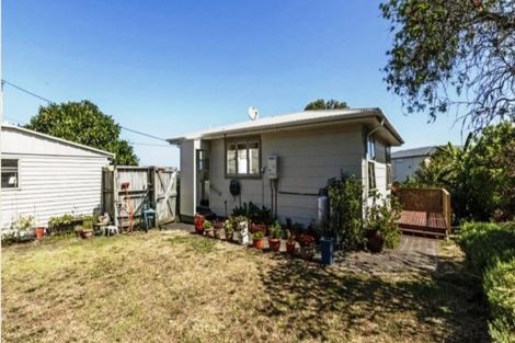 Photo of property in 1/412 East Coast Road, Sunnynook, Auckland, 0630