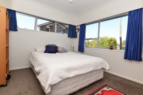 Photo of property in 18 Gilbass Avenue, Hamilton Lake, Hamilton, 3204