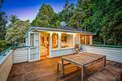 Photo of property in 867 West Coast Road, Oratia, Auckland, 0604